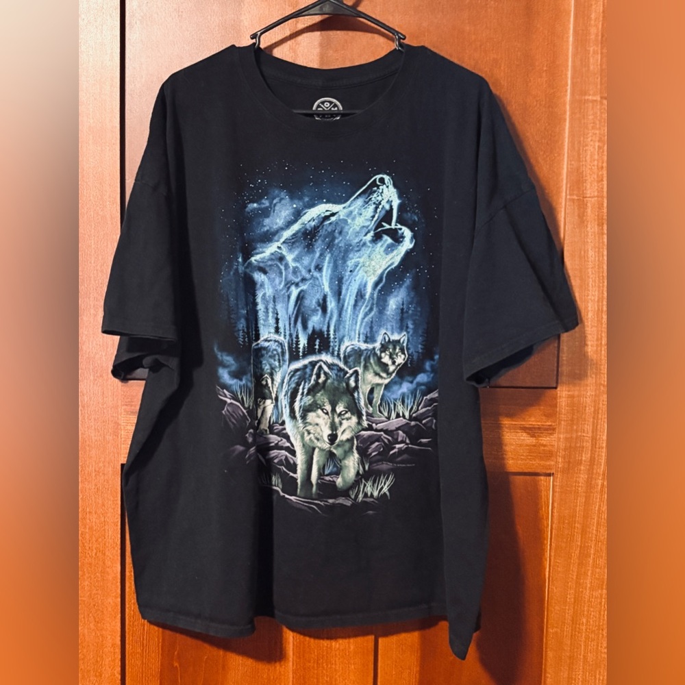 Black Wolf Graphic T-Shirt